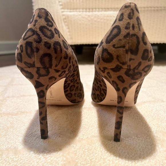 Manolo Blahnik BB90 Suede Leopard Print Pumps - MSRP $850 - Picture 4 of 7